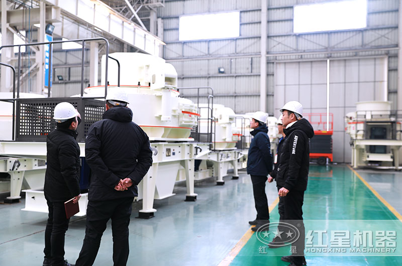 客戶來廠考察制砂設(shè)備