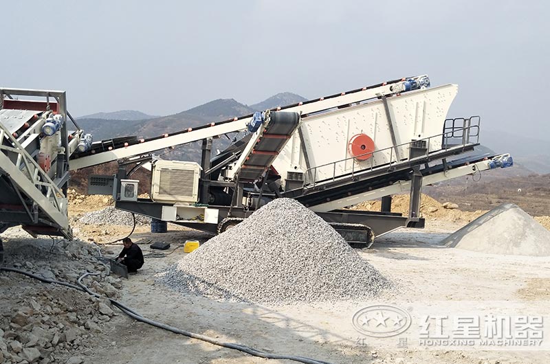 移動式磚頭建筑垃圾破碎現(xiàn)場