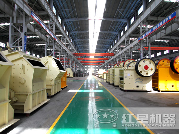 環(huán)保石頭破碎機車間圖