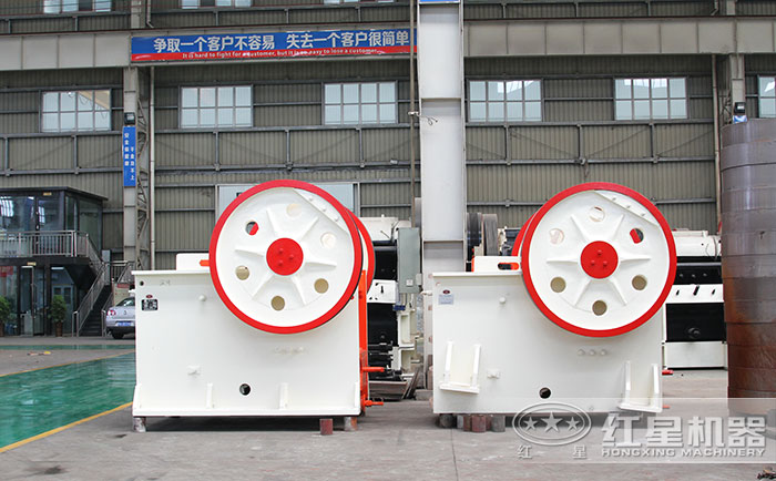 小型顎式破碎機設(shè)備生產(chǎn)車間
